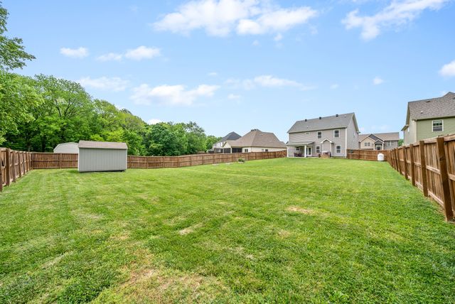 1607 Ellie Piper Cir, Clarksville, TN 37043