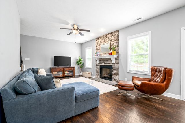 1607 Ellie Piper Cir, Clarksville, TN 37043