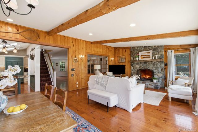 33 Prospect Road, Centerport, NY 11721