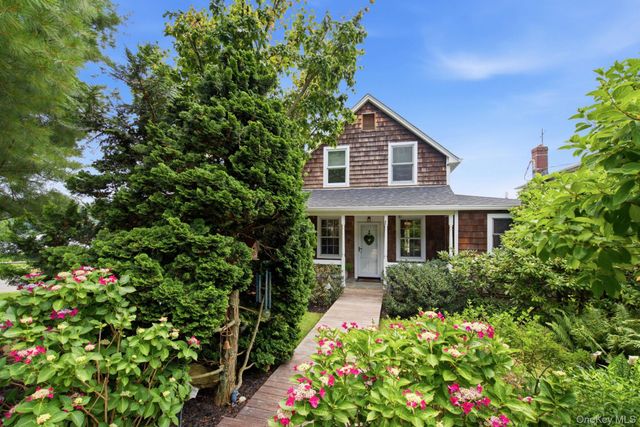 33 Prospect Road, Centerport, NY 11721