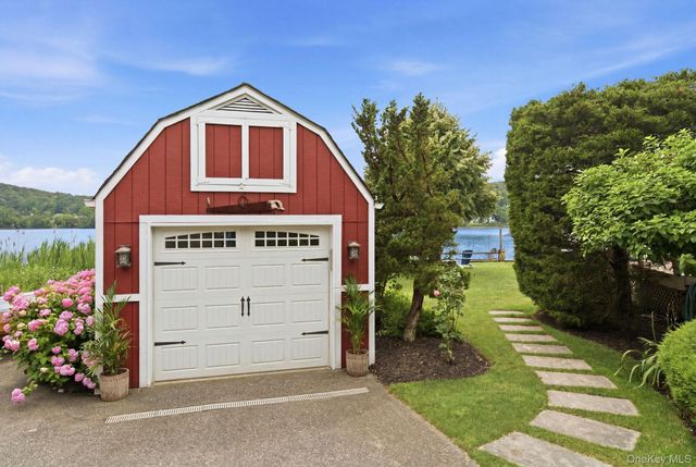 33 Prospect Road, Centerport, NY 11721