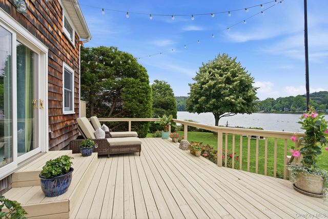 33 Prospect Road, Centerport, NY 11721