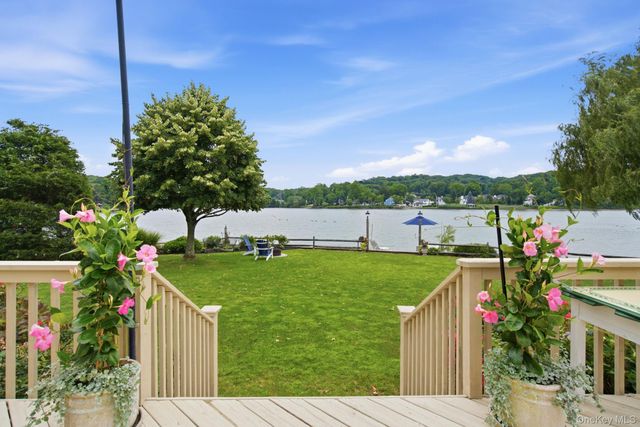 33 Prospect Road, Centerport, NY 11721