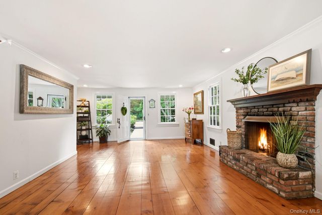 33 Prospect Road, Centerport, NY 11721