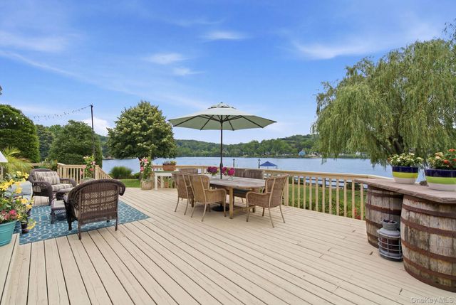 33 Prospect Road, Centerport, NY 11721