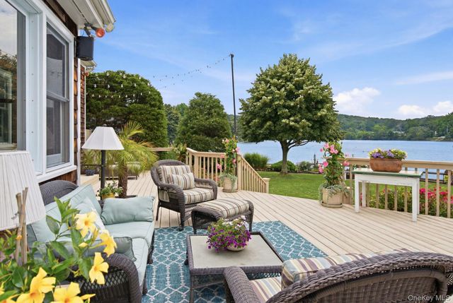 33 Prospect Road, Centerport, NY 11721