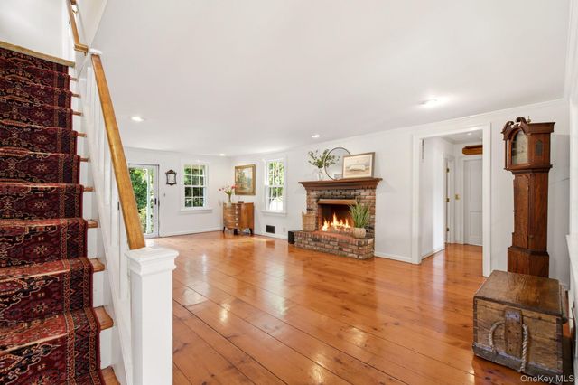 33 Prospect Road, Centerport, NY 11721