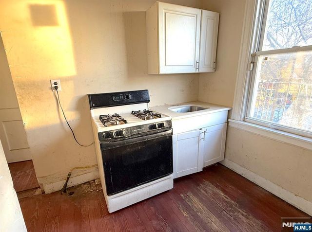 66 Scheerer, Newark, NJ 07112