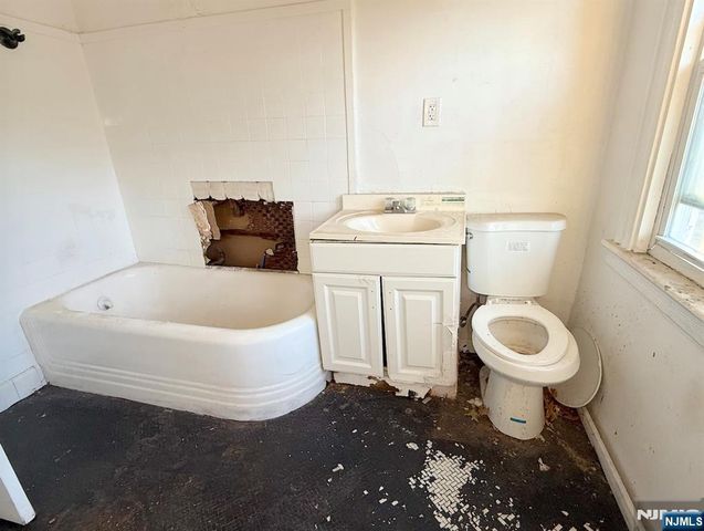 66 Scheerer, Newark, NJ 07112