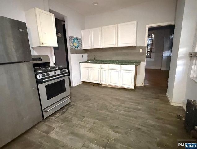 66 Scheerer, Newark, NJ 07112