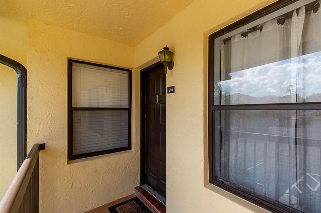 4715 Lucerne Lakes Boulevard E 205, Lake Worth, FL 33467