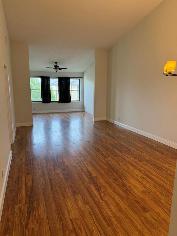4715 Lucerne Lakes Boulevard E 205, Lake Worth, FL 33467