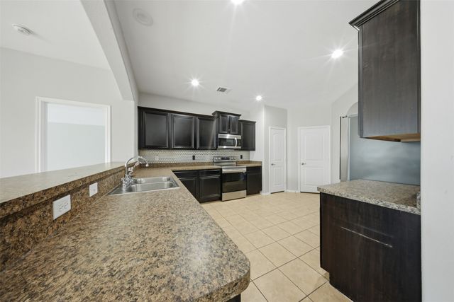 2007 Sterling Gate Drive, Heartland, TX 75126