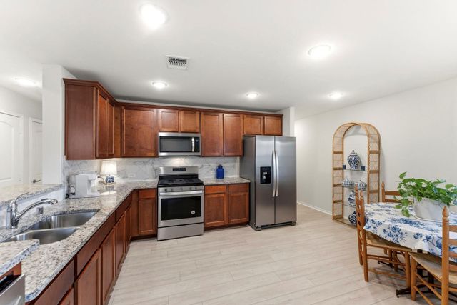 410 Thistle Thorn Drive, The Woodlands, TX 77382