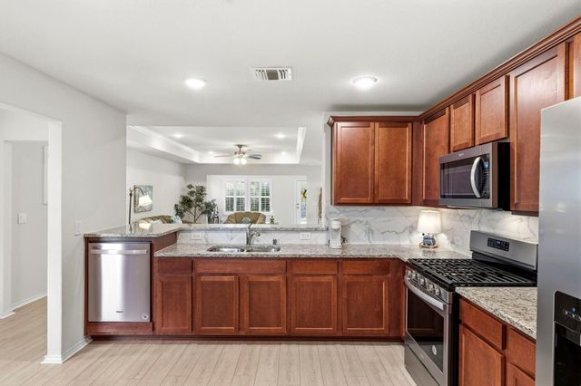 410 Thistle Thorn Drive, The Woodlands, TX 77382