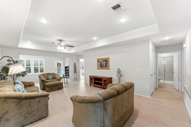 410 Thistle Thorn Drive, The Woodlands, TX 77382