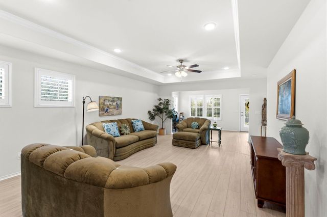 410 Thistle Thorn Drive, The Woodlands, TX 77382