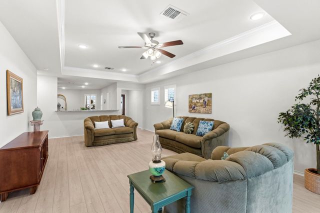 410 Thistle Thorn Drive, The Woodlands, TX 77382