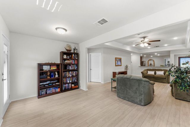 410 Thistle Thorn Drive, The Woodlands, TX 77382