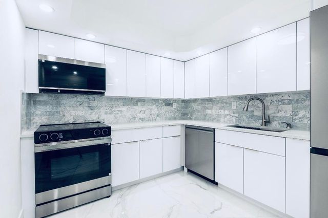 600 Parkview Drive 718, Hallandale Beach, FL 33009