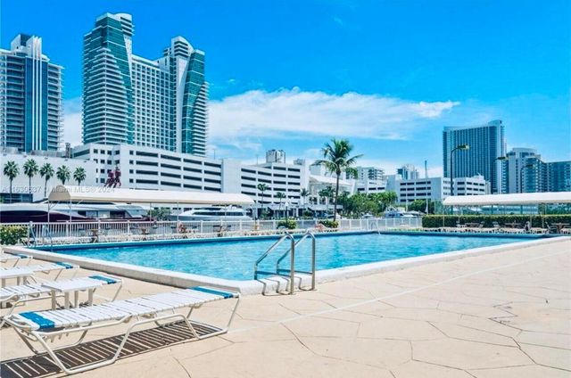 600 Parkview Drive 718, Hallandale Beach, FL 33009