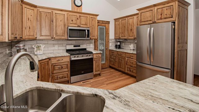 688 Champs Rd, Bonners Ferry, ID 83805