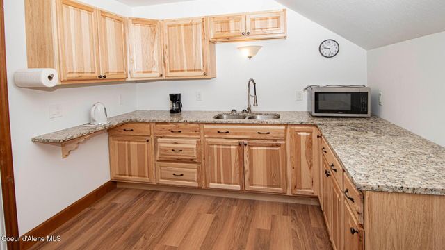 688 Champs Rd, Bonners Ferry, ID 83805