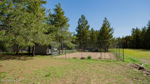 688 Champs Rd, Bonners Ferry, ID 83805
