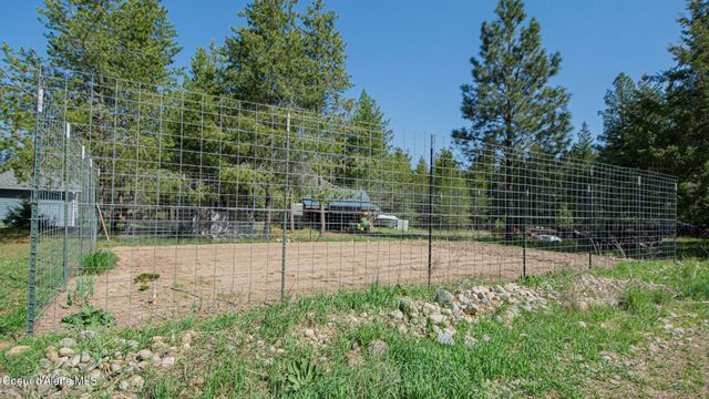 688 Champs Rd, Bonners Ferry, ID 83805