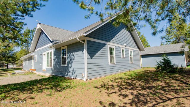 688 Champs Rd, Bonners Ferry, ID 83805