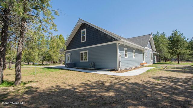 688 Champs Rd, Bonners Ferry, ID 83805