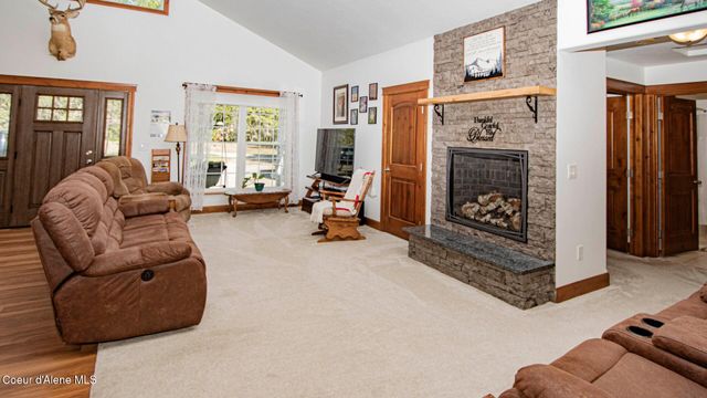 688 Champs Rd, Bonners Ferry, ID 83805