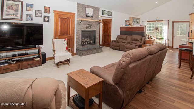 688 Champs Rd, Bonners Ferry, ID 83805