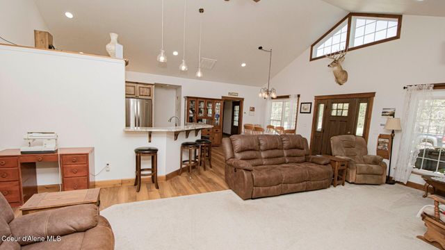 688 Champs Rd, Bonners Ferry, ID 83805