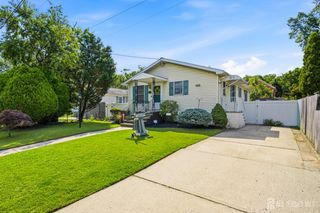16 Avenue B, Helmetta, NJ 08828