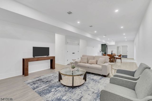 34 Townsend Dr, Florham Park Boro, NJ 07932