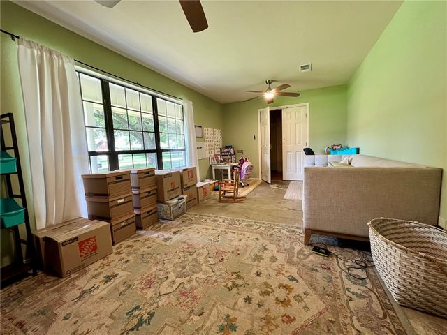 909 Anderson Street, Hearne, TX 77859