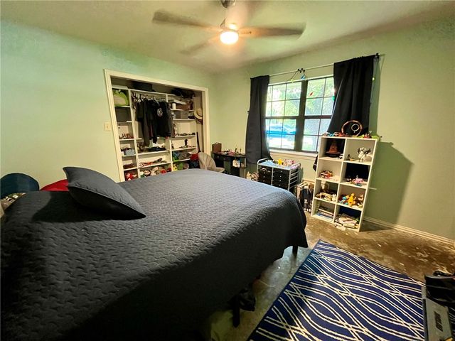 909 Anderson Street, Hearne, TX 77859