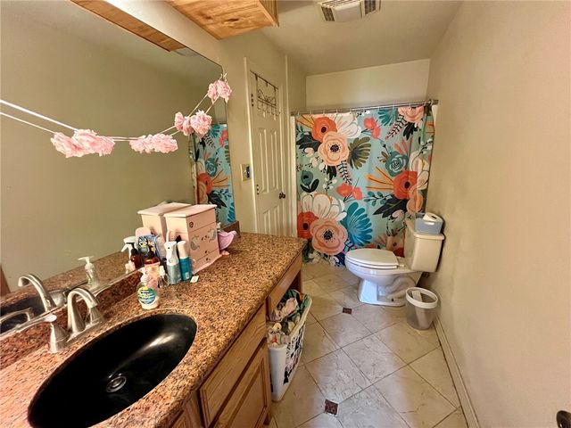 909 Anderson Street, Hearne, TX 77859