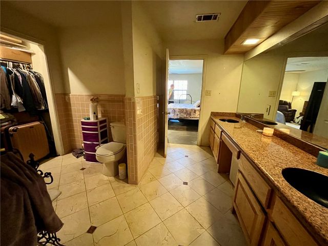 909 Anderson Street, Hearne, TX 77859