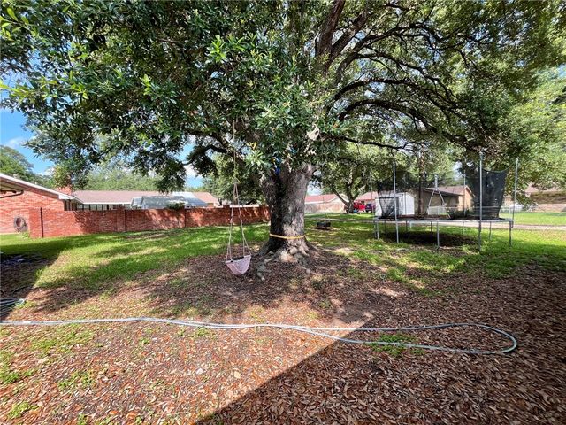 909 Anderson Street, Hearne, TX 77859