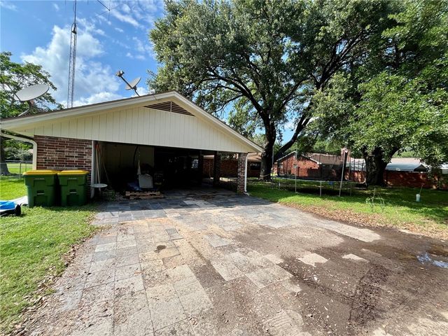 909 Anderson Street, Hearne, TX 77859