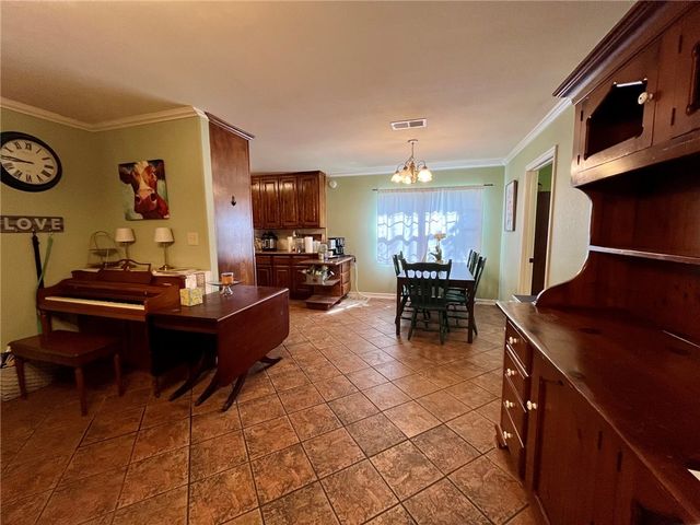 909 Anderson Street, Hearne, TX 77859