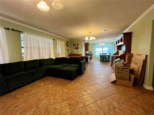 909 Anderson Street, Hearne, TX 77859