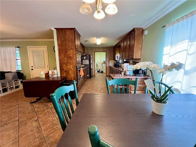 909 Anderson Street, Hearne, TX 77859