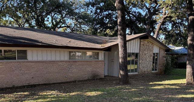 7116 Monterrey Drive, Fort Worth, TX 76112