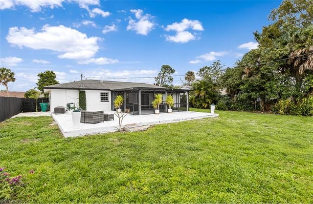 3950 Mohawk PL, Naples, FL 34112