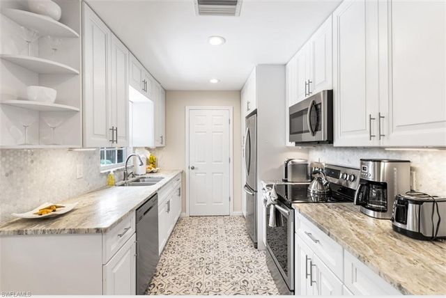 3950 Mohawk PL, Naples, FL 34112