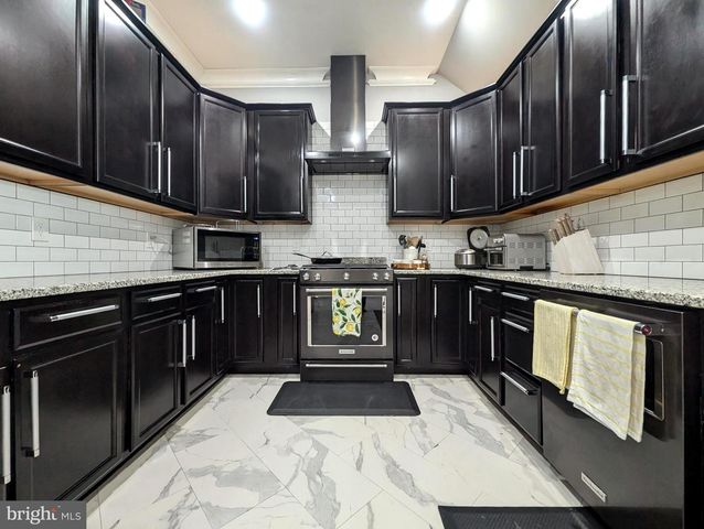 3300 PIETRO WAY, Philadelphia, PA 19145