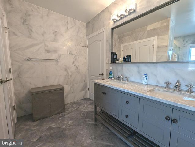 3300 PIETRO WAY, Philadelphia, PA 19145